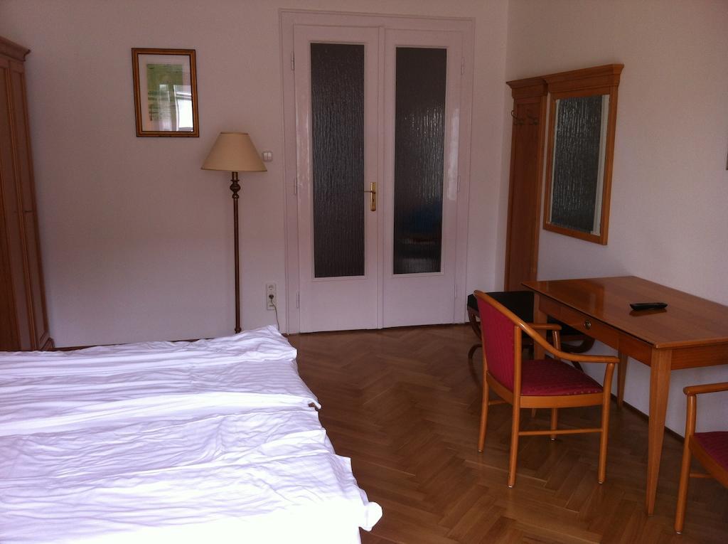 Budapest Flat Rent Bilik gambar