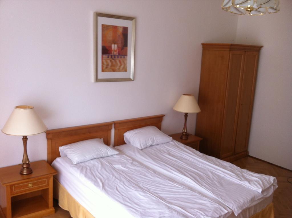 Budapest Flat Rent Bilik gambar